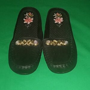 Pre-loved slide on shoes